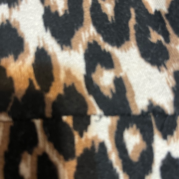 #131-(XS) Mudd leopard 🐆 print , sleeved dress with adjustable bust string - Picture 9 of 10